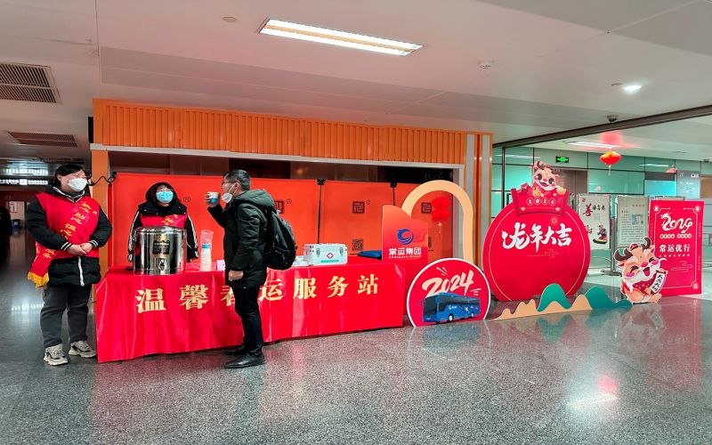 平靜的旅途中，熟悉的溫馨依舊 ——春運(yùn)路上的暖心服務(wù)